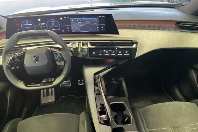 Peugeot 3008 plug-in hybrid 225 e-dcs7 — photo 17
