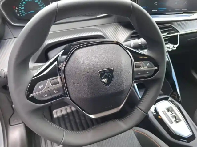 Peugeot 208 hybrid 110 ch e-dcs6 — photo 9