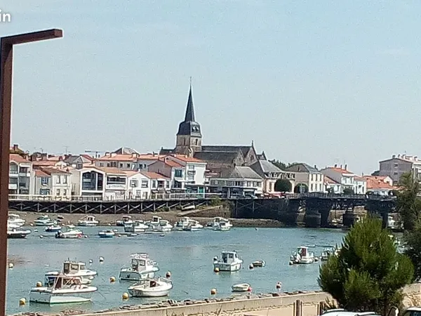 Apt LOCATION a L'ANNEE ST GILLES CX DE VIE