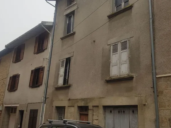 SAINT-JUNIEN HYPER-CENTRE ? ENSEMBLE DE 3 MAISONS