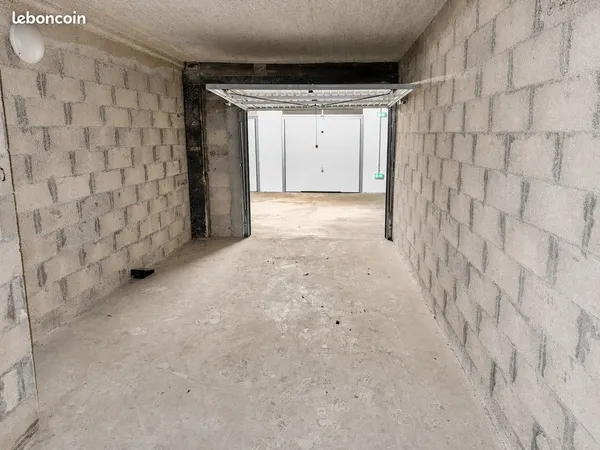 Box de stockage/ parking 20 m²