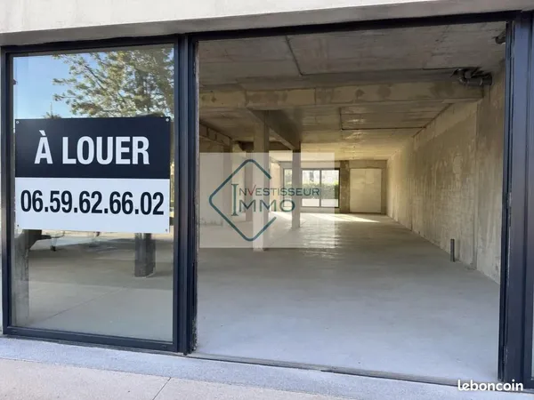 Local commercial 260 m²