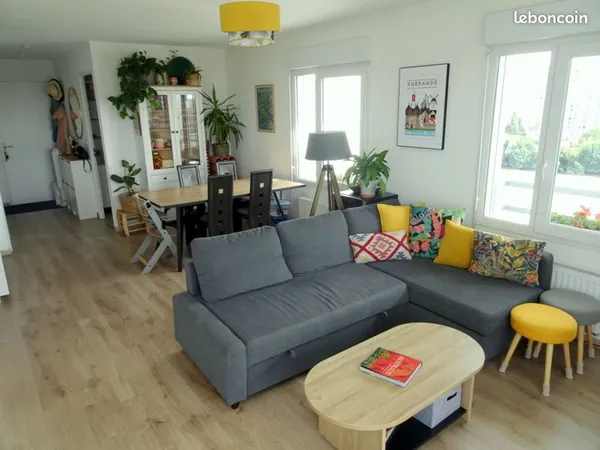 NANTES GARE SUD - T3 de 59,21 m2 + TERRASSE de 18,47 m2 - VUE LOIRE - 10e ÉTAGE - PARKING