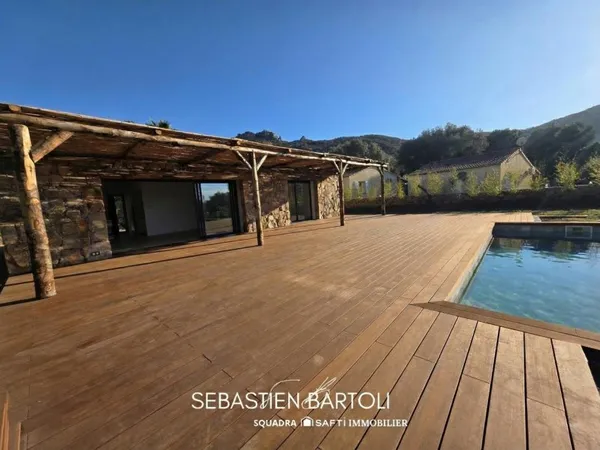 Bergerie de charme livrée neuve T4 de 90m2 avec piscine