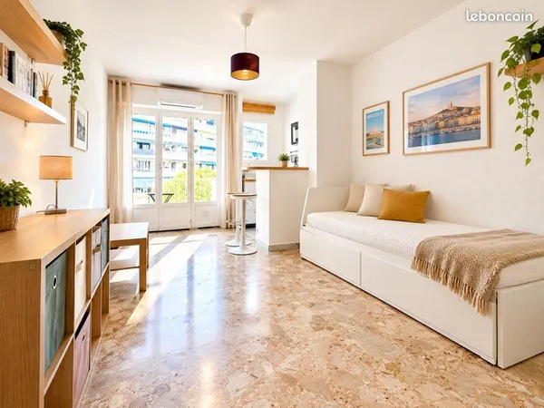 Appartement meublé et rénové 28m2 avec extérieur