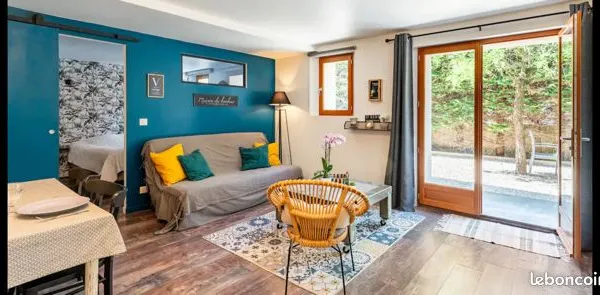 Appartement meuble avec parking et jardin