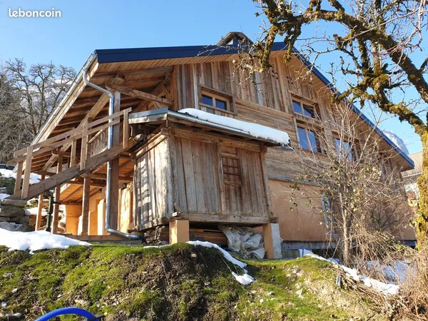 Haut de chalet meublé