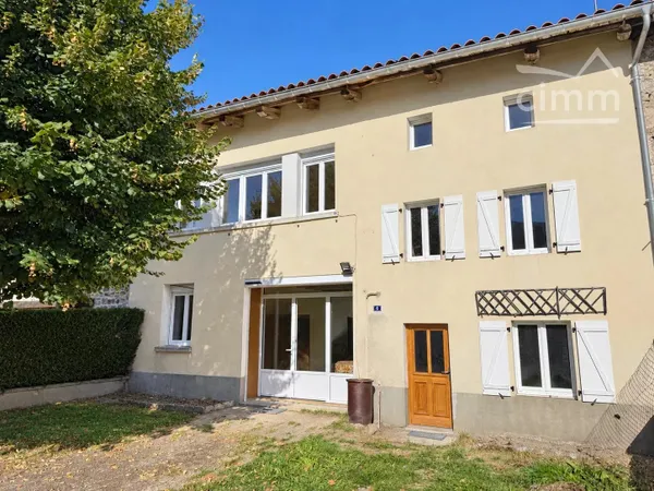DEUX MAISONS MITOYENNES AVEC GARAGE ET JARDINS