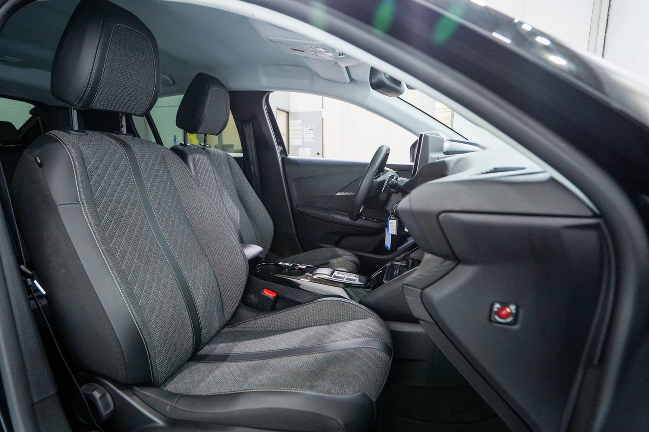 Peugeot 208 — photo 15