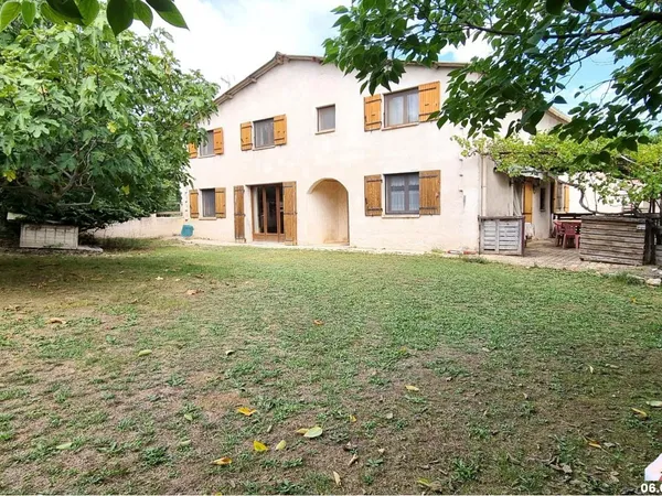 Propriété de caractère 333 m² avec piscine sur 1,6 hectare