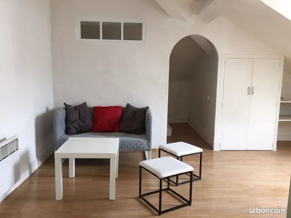 T1 bis de caractère, 28m2 au sol, à 300 mètres du château
