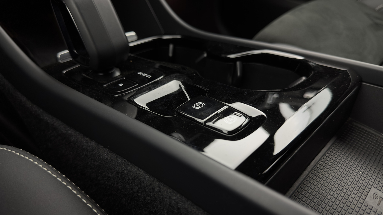 Volvo XC40 T5 Recharge 180+82 ch DCT7 — photo 37