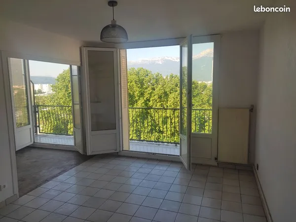 Particulier : Vend appartement traversant 3 pièces + Salon + Cuisine