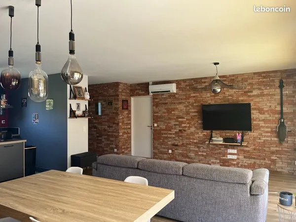 Maison contemporaine de 115 m² avec piscine : un véritable havre de paix pour votre famille