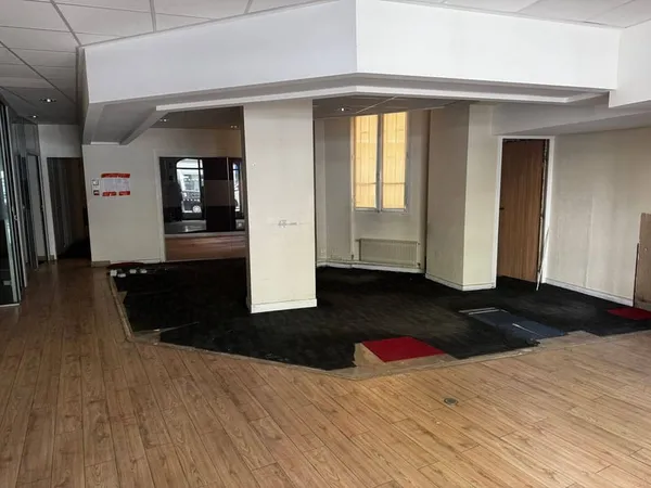 Boutique 2 pièces 308 m²