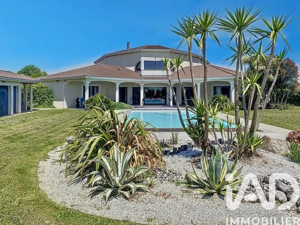 Maison 6 pièces 243 m²