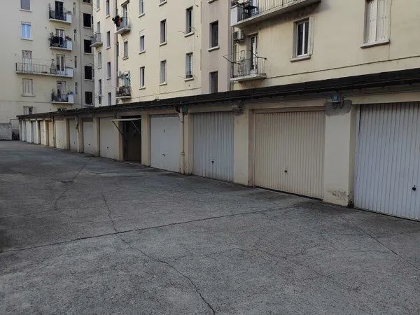 Garage - rare dans le quartier