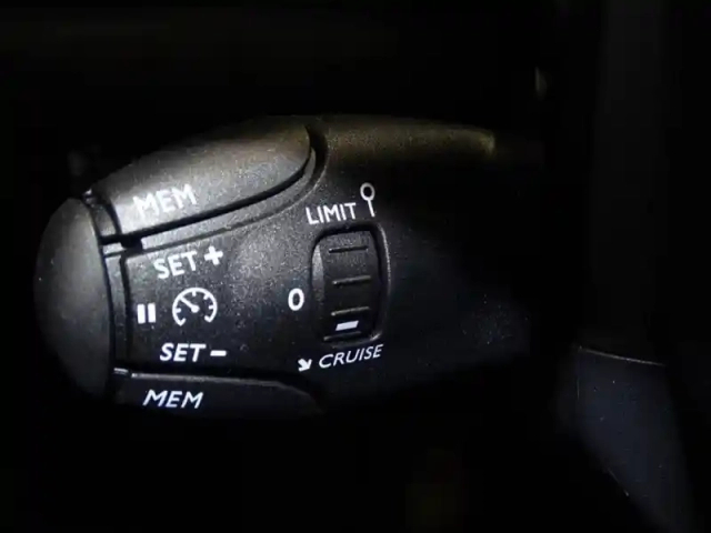Peugeot 208 1.2 100ch s&amp;s style — photo 15