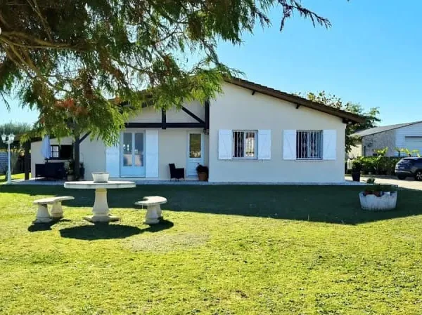 Maison avec véranda Centre-ville d'Anglade (33390)