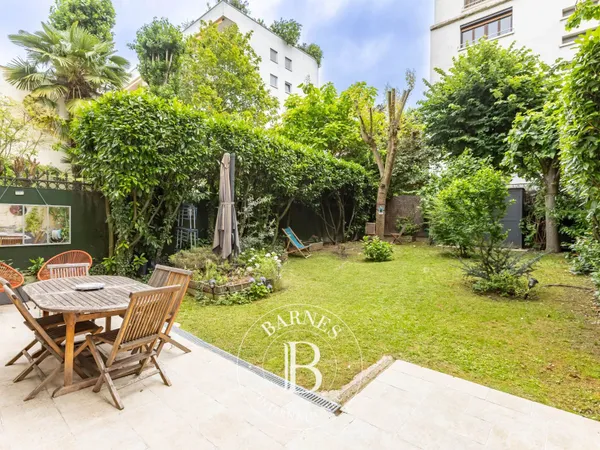 BOULOGNE CENTRE - REZ DE JARDIN 93 m2 env AVEC 2 GRANDS JARDINS