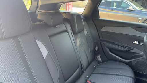 Peugeot 308 SW 1.6 THP PureTech 180 Hybrid e-EAT8 - Allure Pack – 2022 – 70195 km – Hybride rechargeable – Boîte Automatique — photo 32
