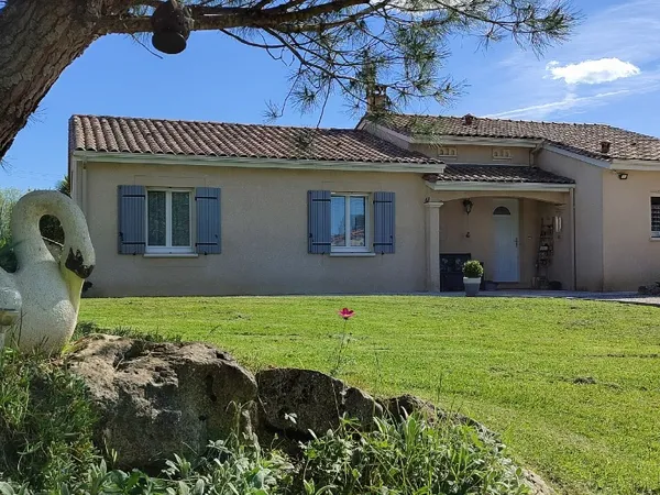 A 5 mn de Lalinde Jolie maison fonctionnelle et lumineuse de 130