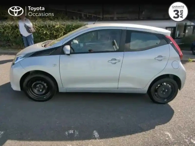 Toyota Aygo 1.0 vvt-i 72ch x-play 5p my20 — photo 3
