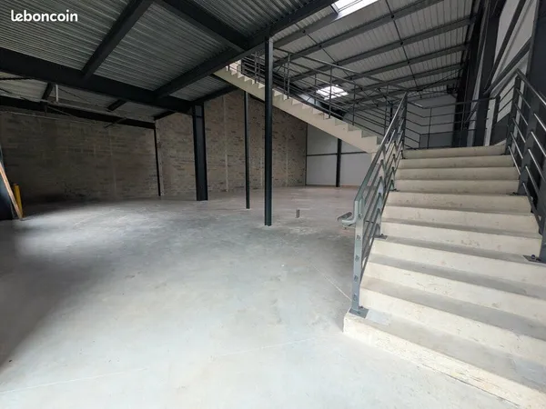 LOCAL D'ACTIVITE 248 m² OISSEL-SUR-SEINE