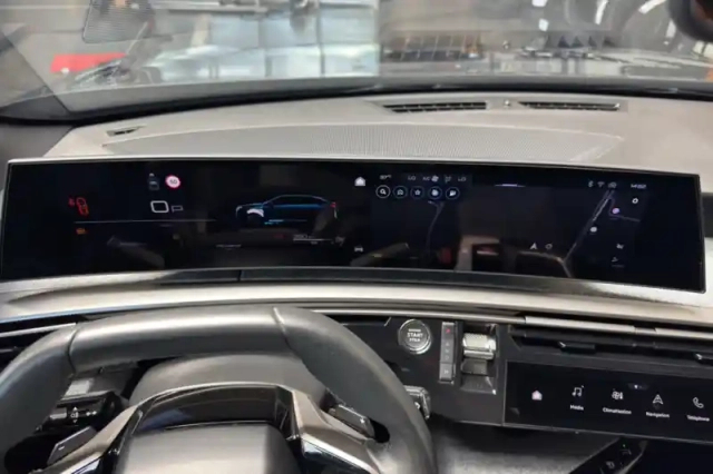 Peugeot 3008 hybrid 136 e-dcs6 — photo 18