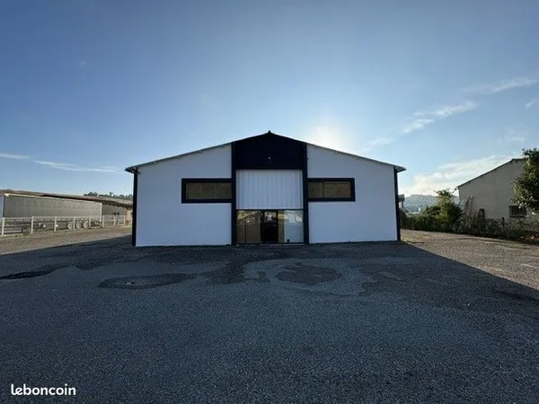 Dépôt et bureaux sur Auch (Zone industrielle)