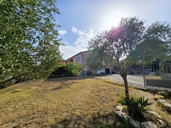 Villa individuelle T4 - Piscine - 1000m2 Terrain - Belle vue