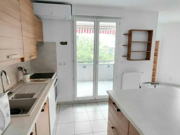 Bel appartement T3 avec climatisation et garage fermé, orientation nord-ouest