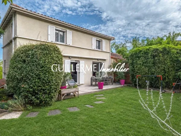 Vends maison - 121.16 m² - 5 pièces, 4 chambres - Dardilly 69570
