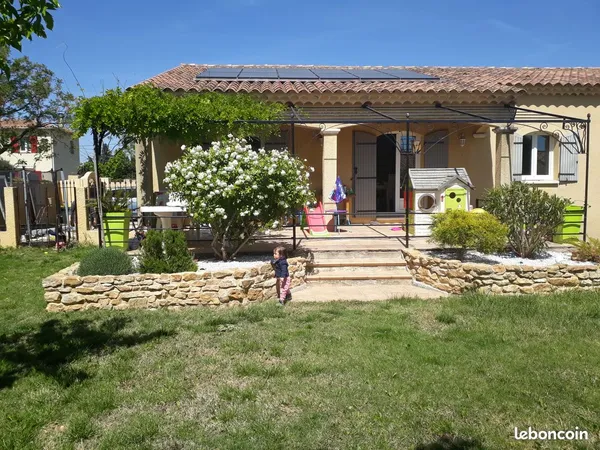Location maison avec piscine à Jonquieres