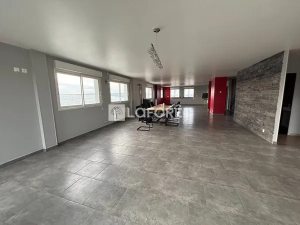 Local commercial 225 m²