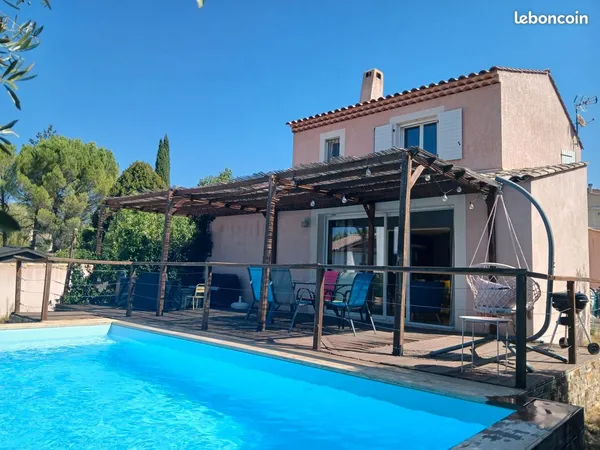 Villa de 144 m², 4 chambres, piscine chauffée à Bras