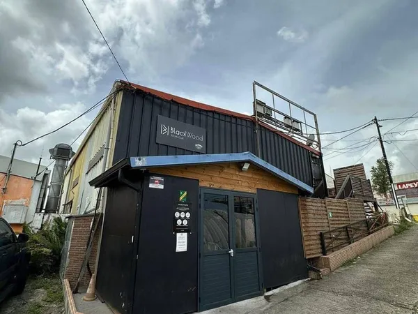 Local commercial 207 m²
