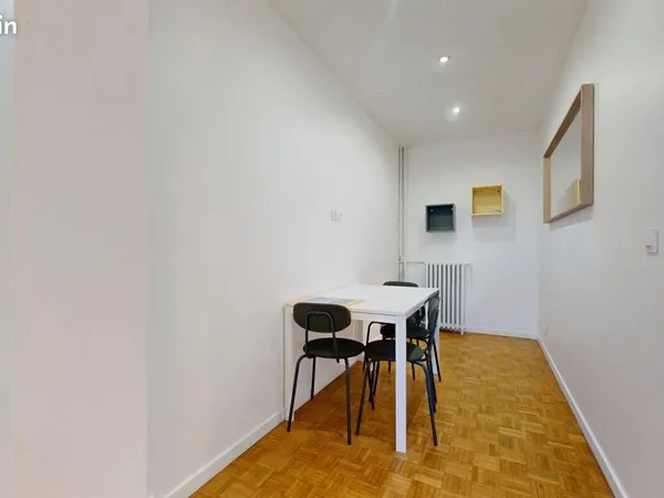 Chambre 6 pièces 79 m²