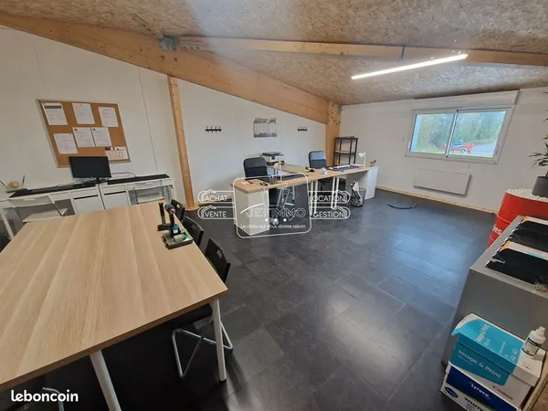 Local 90 m² SAINT JULIEN DE CONCELLES
