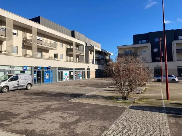 Local commercial 140 m²