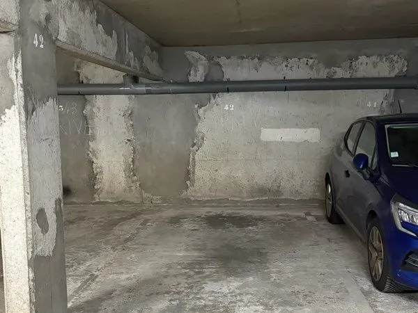 Particulier loue parking résidence Lyderic
