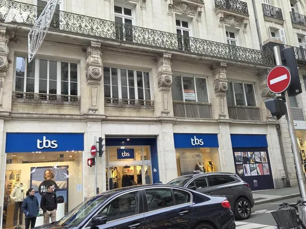 Local d'activités 96 m²