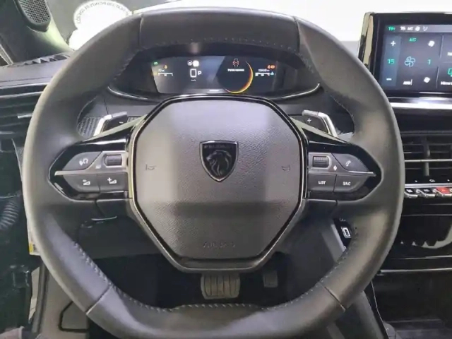 Peugeot 2008 puretech 130 s&amp;s eat8 — photo 32