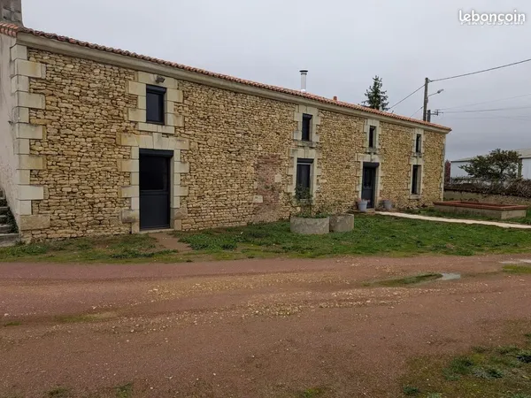 Maison type longère avec dépendances