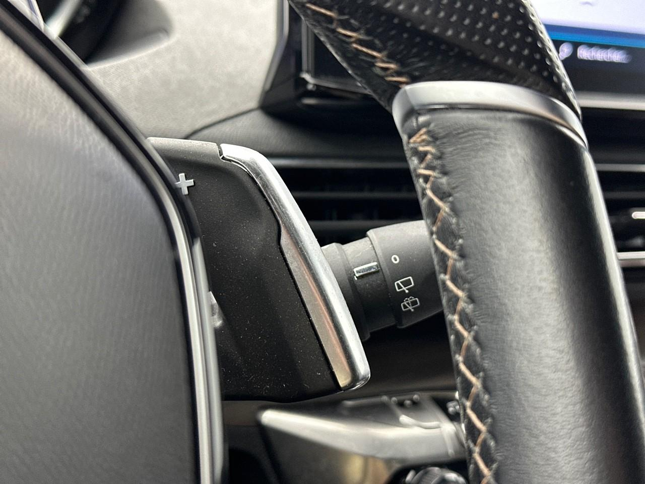 Peugeot 3008 hybrid4 300 e-eat8 gt — photo 21