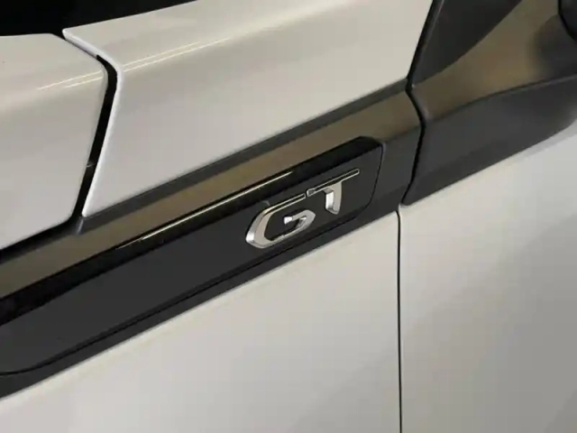 Peugeot 2008 1.2 puretech 130ch s&amp;s gt eat8 — photo 6