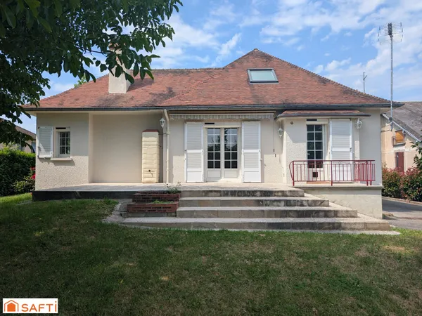 Maison familiale, studio indépendant et joli terrain