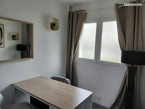 Petit bureau temps plein ou partagé dans ensemble de bureaux partagés