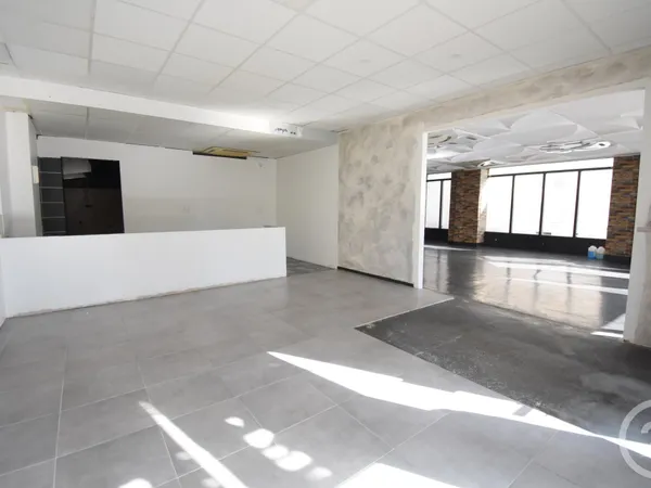 Local 221 m²