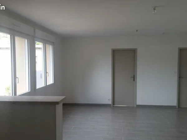 Loue F3 en rez de chaussée